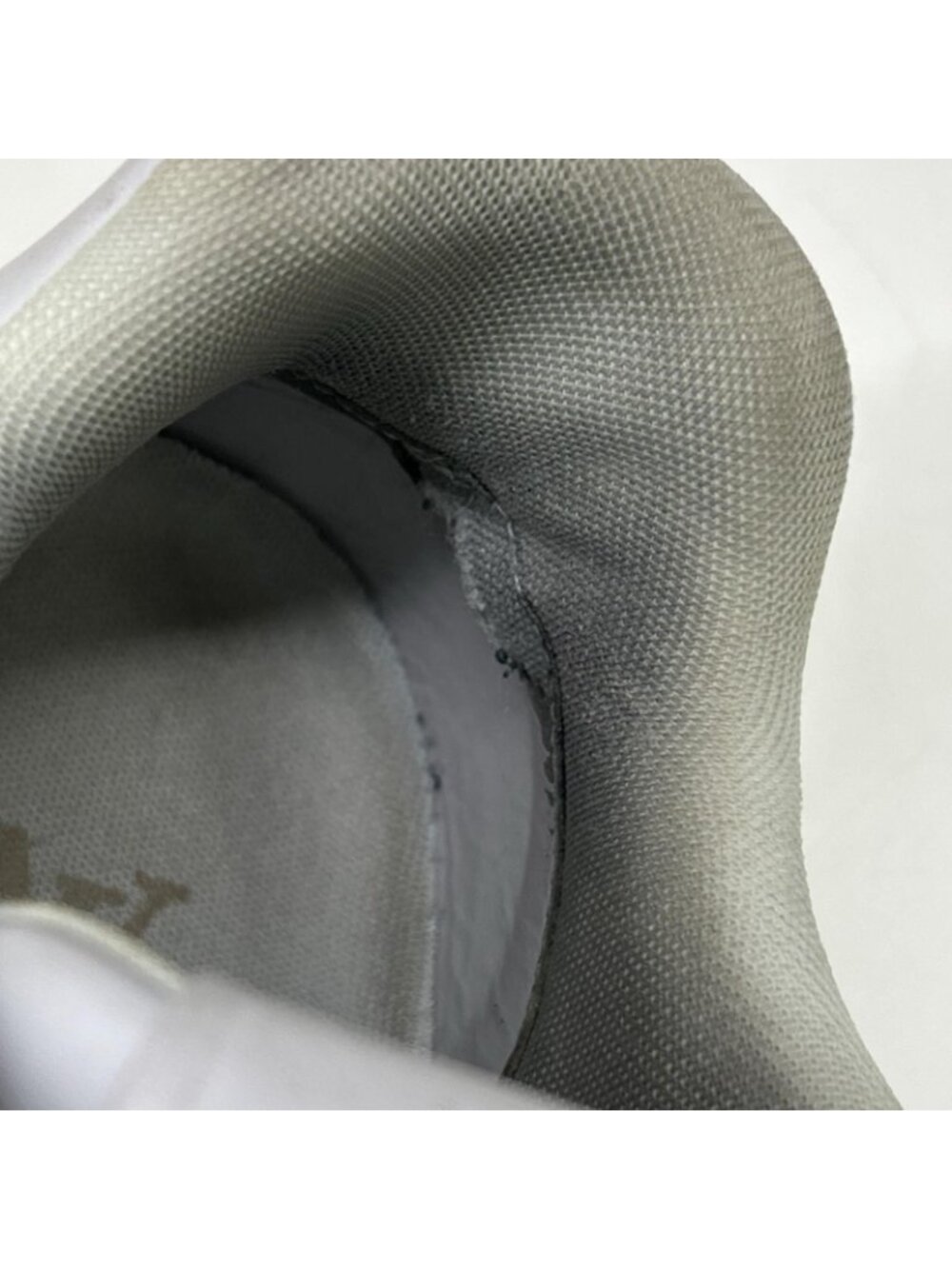 Louis Vuitton LV Trainers Sneakers - Picture 9 of 11